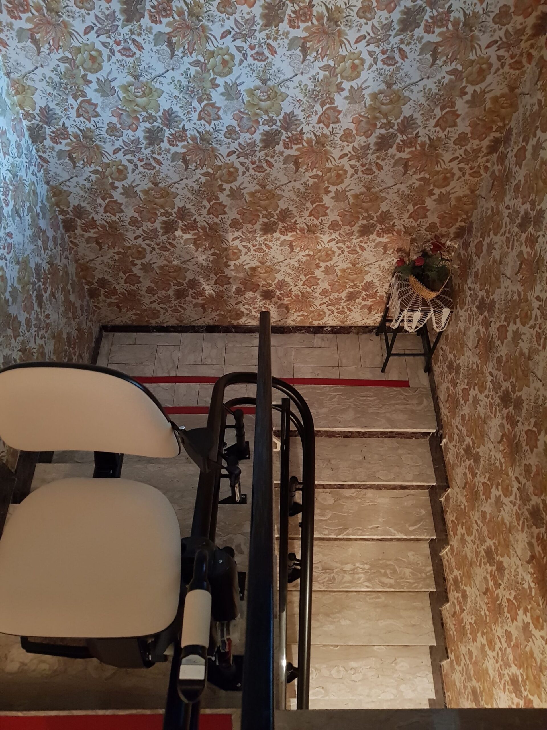 Monte escalier courbe ou droit : lequel choisir selon votre escalier ? Guebwiller