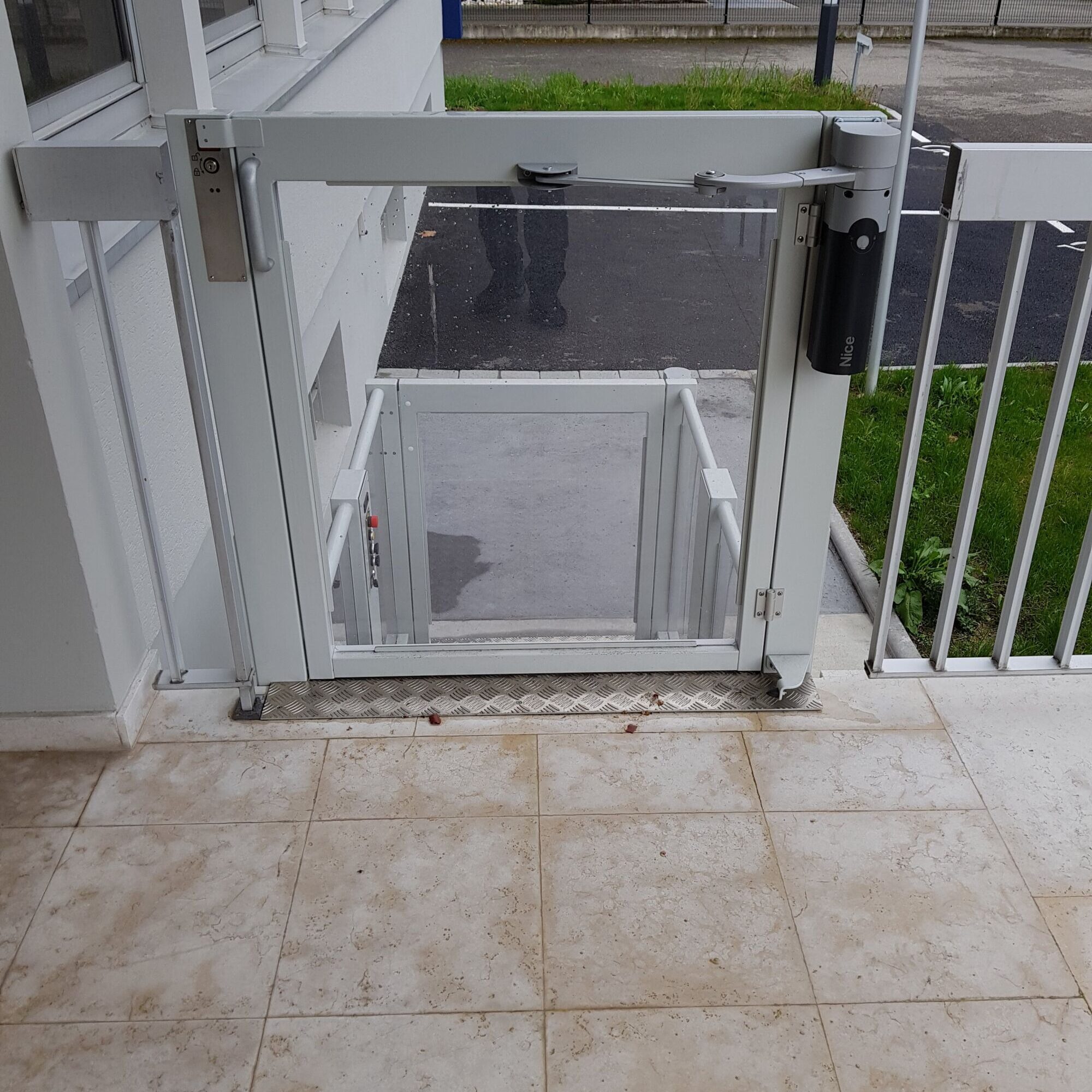 PLATEFORME VERTICALE09 2000X2000 | 2PElevateurs 2PElevateurs : Une équipe d’experts à votre écoute depuis 2008 Colmar